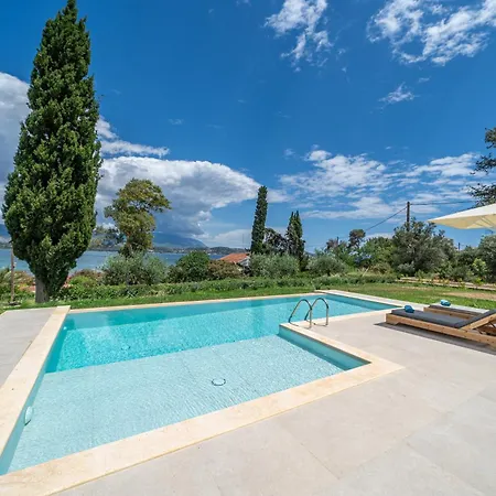 Antinoi Villa Lixouri