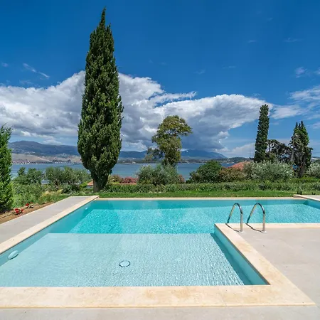 Antinoi Villa Lixouri