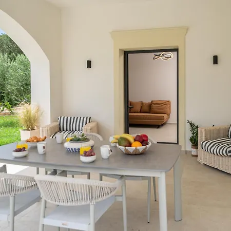 Antinoi Villa Lixouri