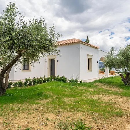 Antinoi Villa Lixouri